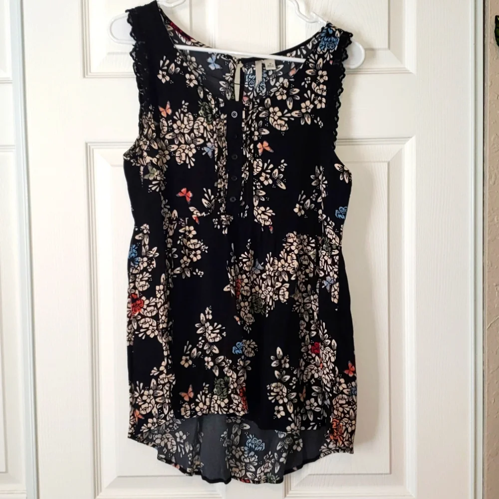 Cute loose sleeveless blouse - Picture 1 of 4